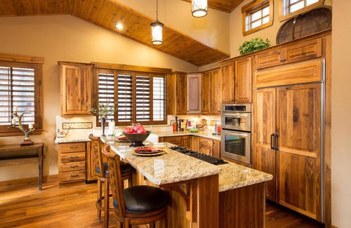 Truckee House | Monthly Lease - Bottcher Loop by Tahoe Getaways - Luxury Gray's Crossing 4 BR & Pet Friendly!