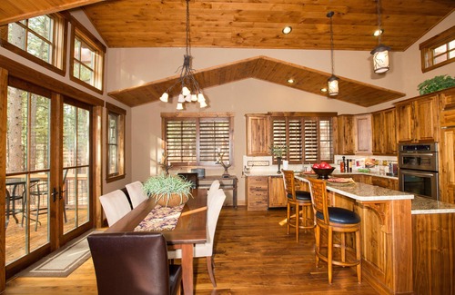 Truckee House | Monthly Lease - Bottcher Loop by Tahoe Getaways - Luxury Gray's Crossing 4 BR & Pet Friendly!