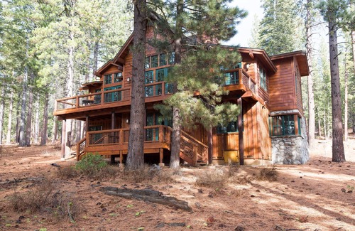 Truckee House | Monthly Lease - Bottcher Loop by Tahoe Getaways - Luxury Gray's Crossing 4 BR & Pet Friendly!