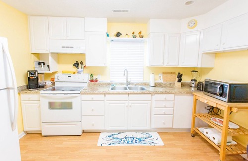 Kure Beach House | Monthly Off Season Rates! Adorable Beach Cottage,1 Block from KB Pier, Dog Friendly, Fenced