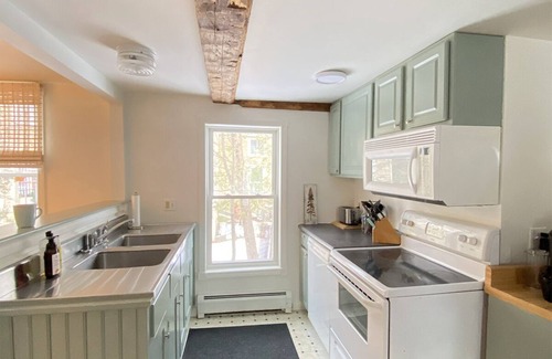 Proctorsville House | Monthly or Seasonal rental. Sleeps 9, pet friendly! 5 mins to Okemo