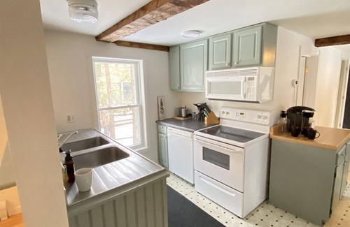 Proctorsville House | Monthly or Seasonal rental. Sleeps 9, pet friendly! 5 mins to Okemo