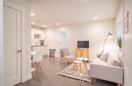 Sabin Apartment | Monthly Rental - Charming Retreat in Alberta Arts District