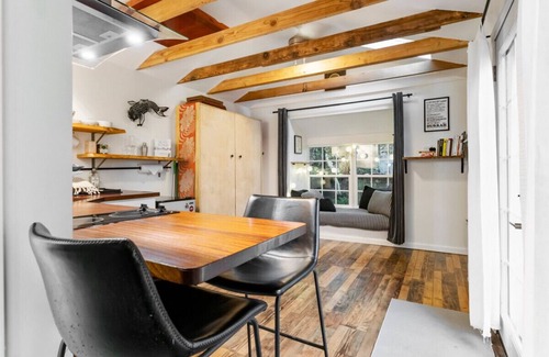 Woodstock Cottage | Monthly Rental - The Artist`s Garden - Tiny Studio Cottage