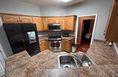 Snowden District House | MONTHLY STAYS-Brilliant 5 BR Home-Near Stateline, Essentials.