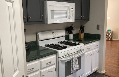 Southaven House | MONTHLY STAYS- Cozy 3 BR Home with Private Guest House in Southaven