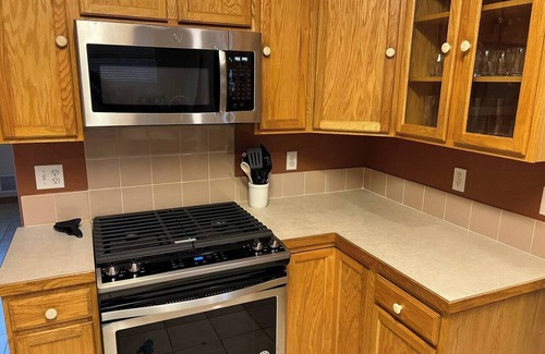 Windsor House | Monthly Windsor 3 bed 2 bath near Downtownnn