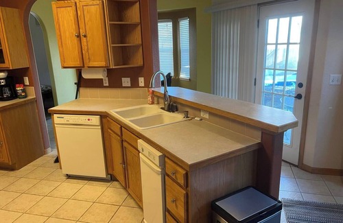Windsor House | Monthly Windsor 3 bed 2 bath near Downtownnn