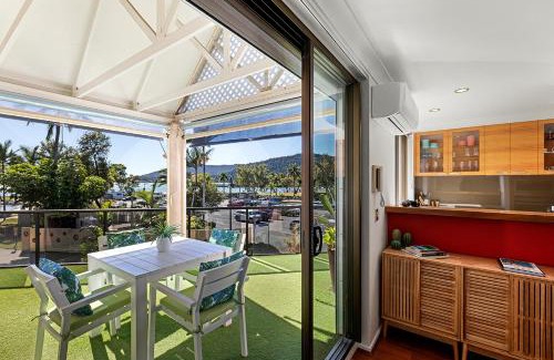 Airlie Beach Apartment | Montipora Unit 3 - In the heart of Airlie, wi-fi and Netflix