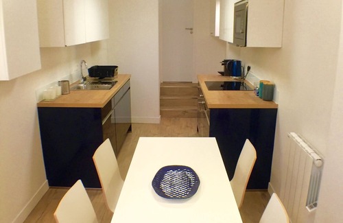 Quartier des Grandes-Carrieres Apartment | Montmartre's Finest: 2BR, 70m², Family-Friendly Stay