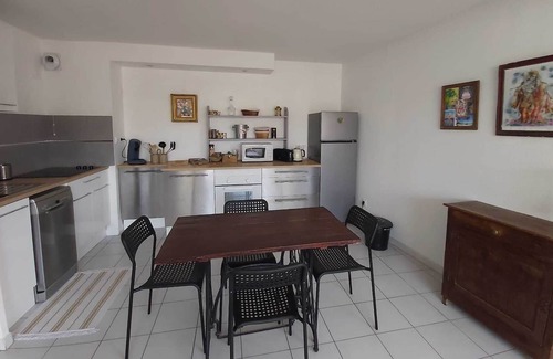 Saint-Martin Apartment | Montpellier Gare St-roch : 2 Chambres, Lumineux à Proximité de Tout
