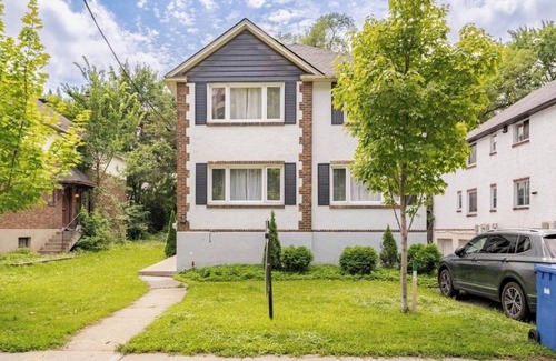 Hampstead House | Montreal lower luxurious duplex