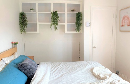 Villeray—Saint-Michel—Parc-Extension Apartment | *MONTREAL | Tropical Apartment | Family's choice