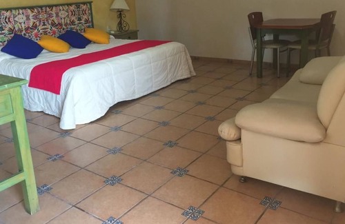 Colima Hotel | Montroi Express