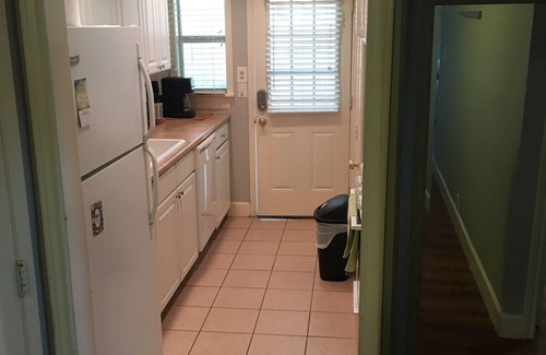 Neartown Apartment | Montrose Hist Dist- Welcoming 2 BR apartment