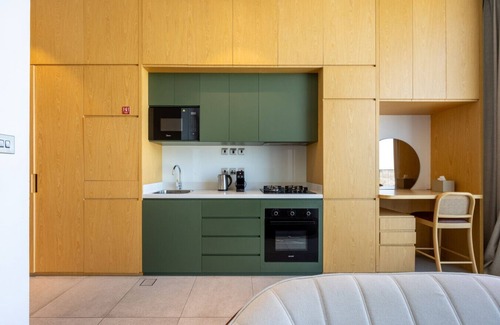 Al Satwa Apartment | Mood 22 - Deluxe Loft Studio: Chic & Cozy Retreat