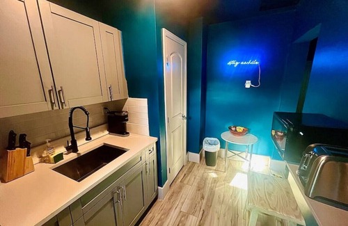 Victoria Park Apartment | Moody Stoody-O Near Las Olas Beach & Holiday Park