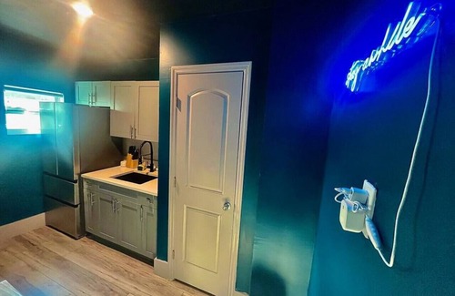 Victoria Park Apartment | Moody Stoody-O Near Las Olas Beach & Holiday Park