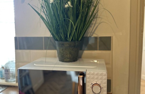 Crewe House | Moon House 2 bed 2 Bathroom (sleeps 4). Crewe Town Centre House. With Sky TV