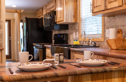 Satin Cabin | Moon River Ranch