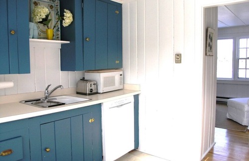 South Chatham Cottage | Mooncusser Cottage on Taylor's Pond!