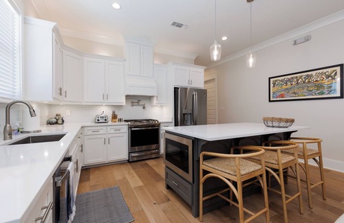 Ocean Springs House | Moondance on Magnolia - the perfect location in Ocean Springs. Walk to downtown!