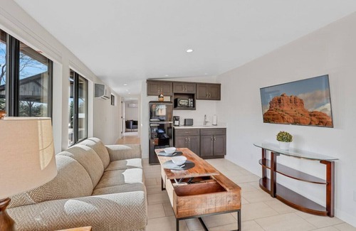 Sedona Villa | Moongazer’s Inn Red Rock Views! 1 mi. to Uptown