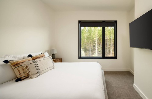 Gallatin Gateway Condo | Moonlight Basin- 221 LakeLodge