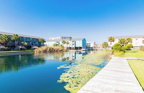 Pensacola Beach House | Moonlight Beach Studio | Easy Beach Access!