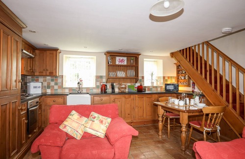 Garn Fadryn Cottage | MOONLIGHT COTTAGE, pet friendly, with a garden in Sarn Meyllteyrn