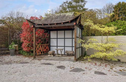Truro Cottage | MOONLIGHT, pet friendly, with a garden in Truro