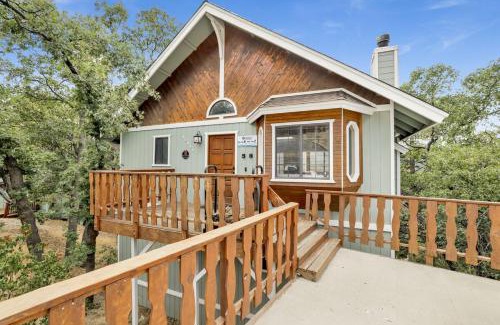 Upper Moonridge House | Moonridge Treehouse - Relaxing Lofty Big Bear Hillside Retreat- Great Deck Views- Central