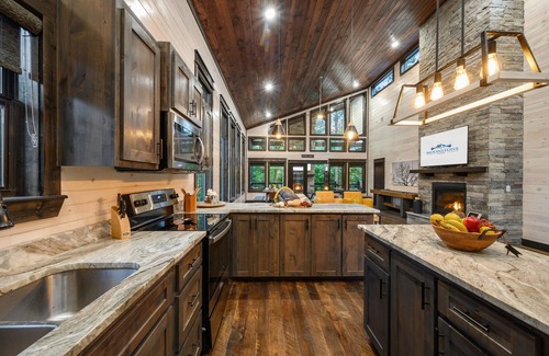 Broken Bow Cabin | Moonstone Ridge - Centrally Located Cabin for 6