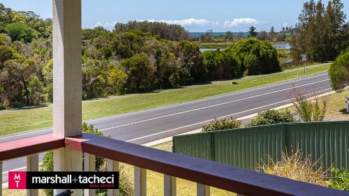 Bermagui House | Moorhead beach cottage Bermagui - 60 Wallaga Lake Road