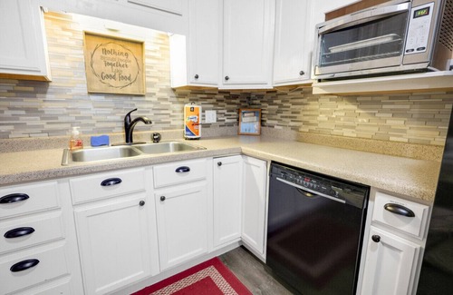 Garden City Apartment | Moose Haven | Pet Friendly Retreat w/Hot Tub