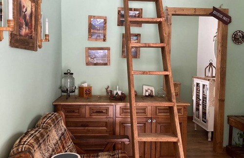 Somerset Cabin | Moose Landing Cabin - Leave Lovers Retreat on River on Kebler Pass