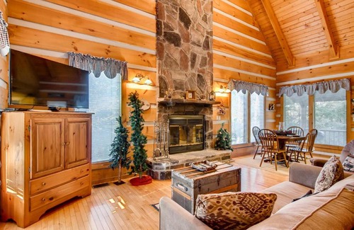 Gatlinburg - Pigeon Forge House | Moose Tracks Cabin
