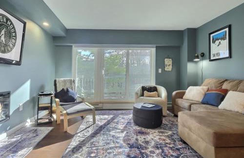 Killington Apartment | Moose Tracks Lodge - Pool, Hot Tub, Golf, Sauna