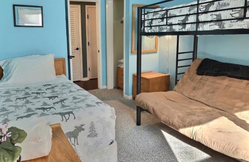 Killington Apartment | Moose Tracks Lodge - Pool, Hot Tub, Golf, Sauna