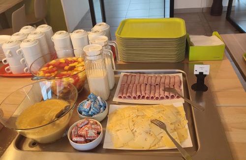 Clichy Hotel | Moov'Appart Hotel Clichy