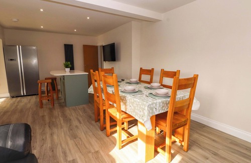 Edern House | MORANNEDD, pet friendly, country holiday cottage in Morfa Nefyn