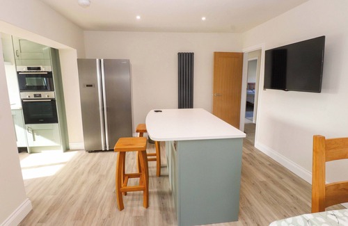 Edern House | MORANNEDD, pet friendly, country holiday cottage in Morfa Nefyn