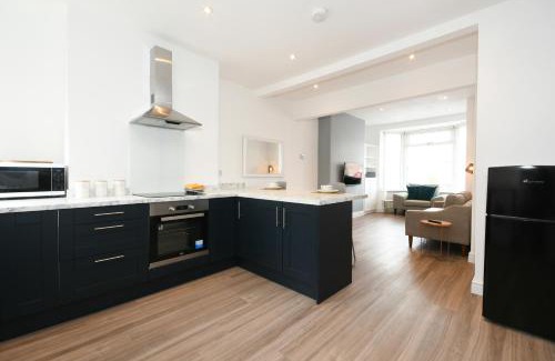 Chesterfield House | Morden house close to City centre & The Peaks