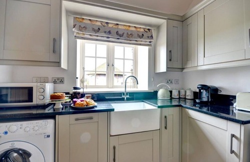 Pickering House | Morgan's Rest - One Bedroom House, Sleeps 2