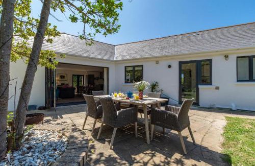 Trevone House | Morlanar