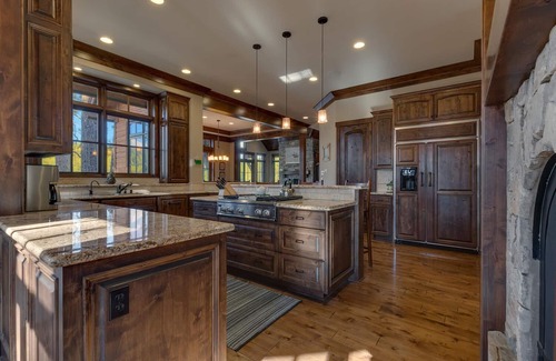 Truckee House | Morningstar By Tahoe Getaways - Luxury Grays Crossing 4 BR with Pool Table - 4000+ Sqft