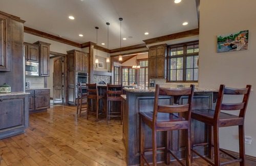 Truckee House | Morningstar By Tahoe Getaways - Luxury Grays Crossing 4 BR with Pool Table - 4000+ Sqft
