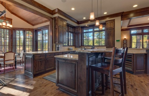Truckee House | Morningstar By Tahoe Getaways - Luxury Grays Crossing 4 BR with Pool Table - 4000+ Sqft