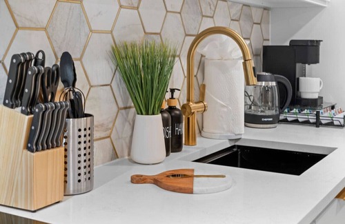 Oak Cliff Apartment | Moroccan King 1BR Apt | Bishop Arts Nr DT Dallas