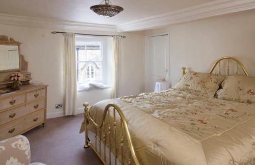 Masham House | Morton House and The Stable Block Masham - Adjoining holiday cottages for singles, couples and large groups